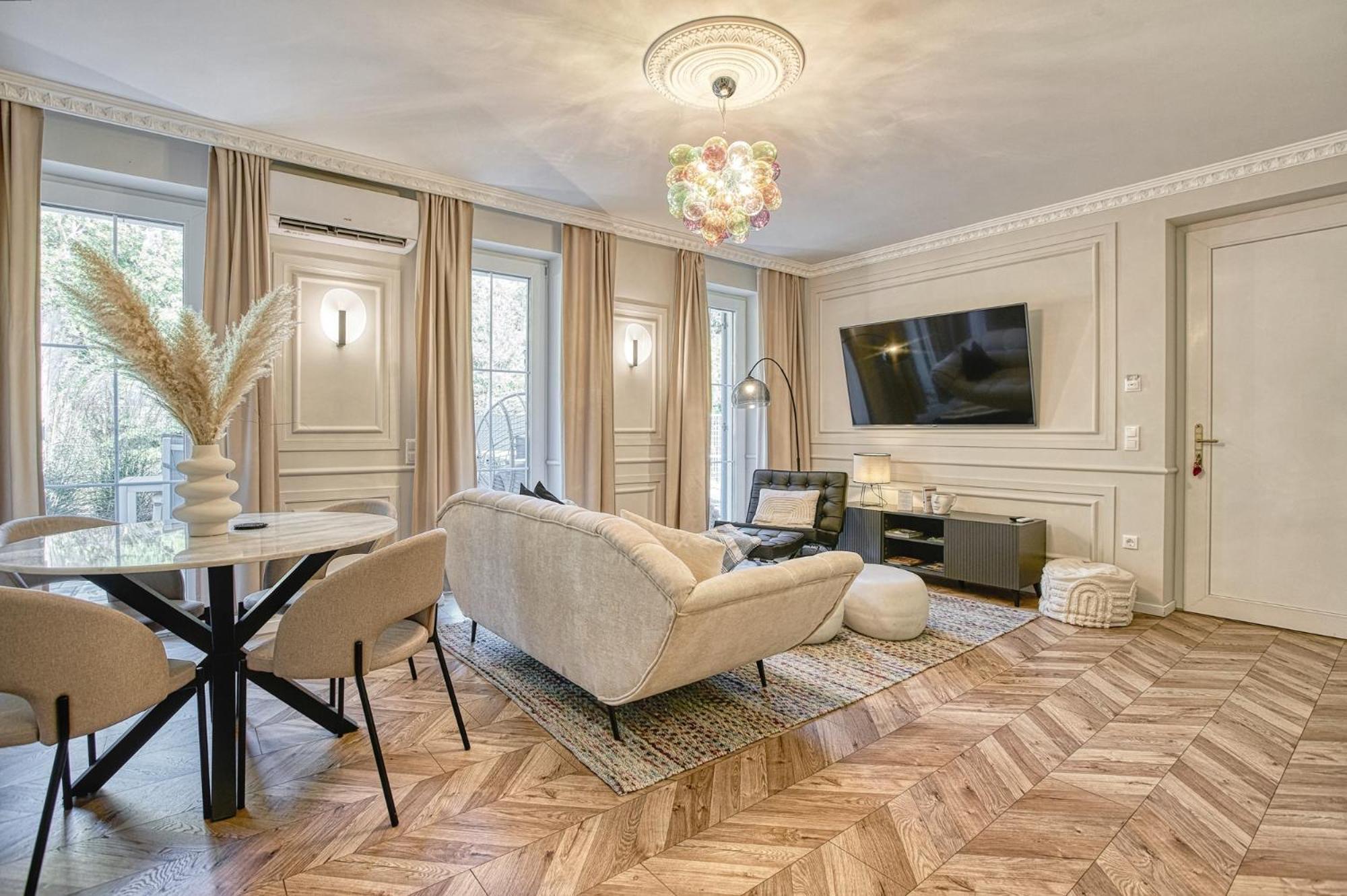Mosonmagyaróvár The Doors Luxury Apartment מראה חיצוני תמונה