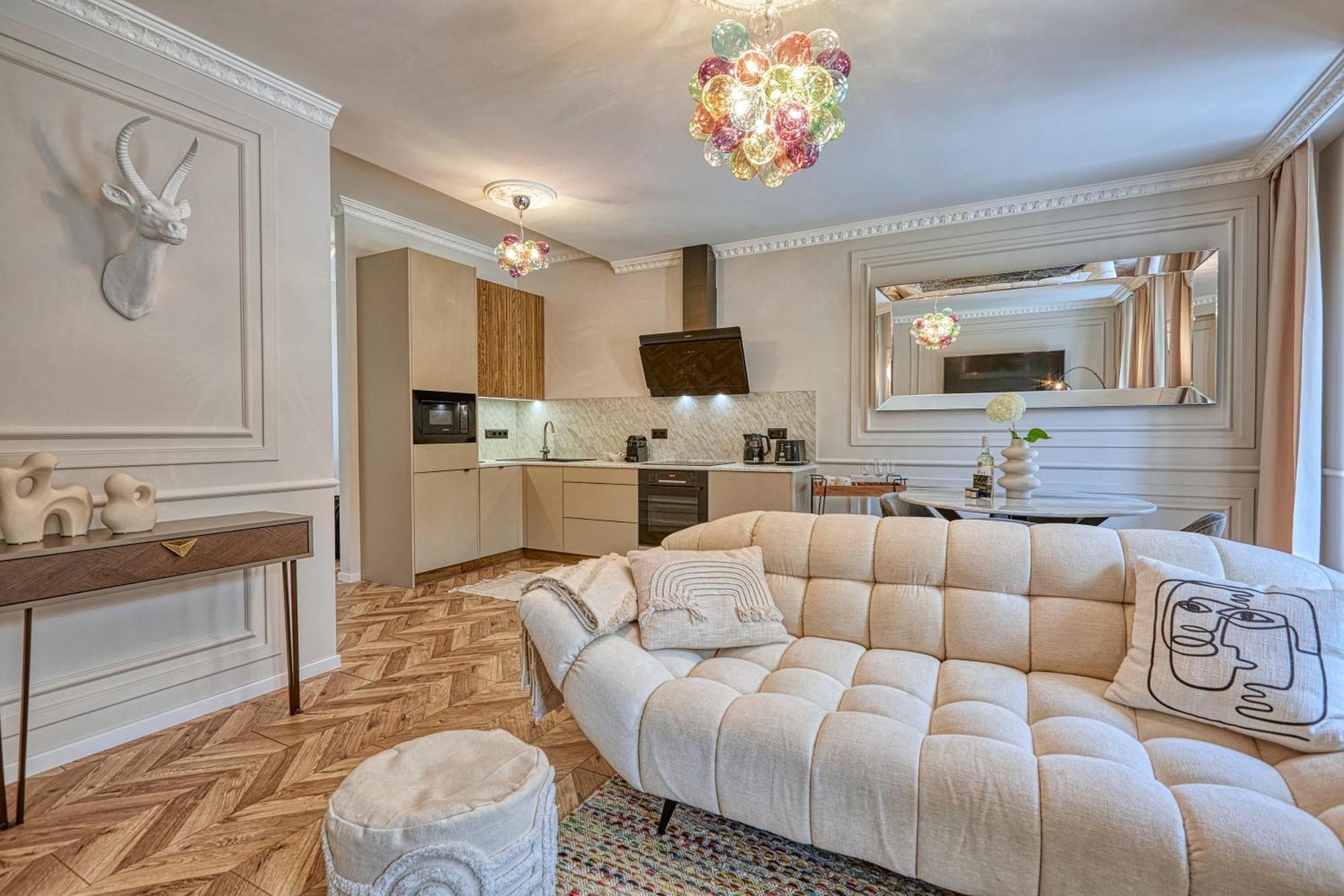 Mosonmagyaróvár The Doors Luxury Apartment מראה חיצוני תמונה